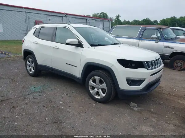 3C4NJDBB4JT206239 2018 JEEP COMPASS - Image 1