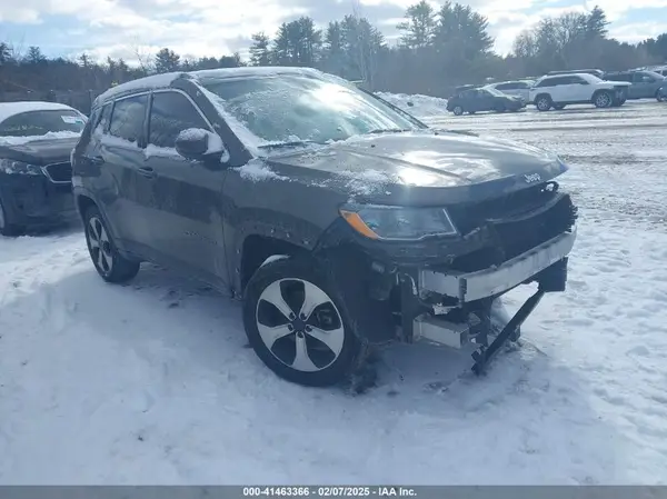 3C4NJDBB4JT212073 2018 JEEP COMPASS - Image 1