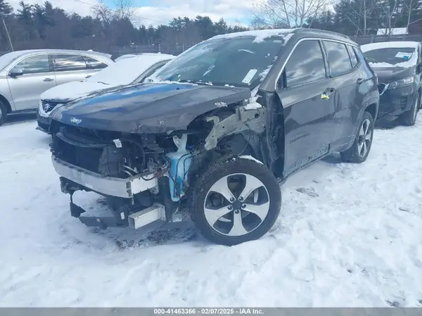 3C4NJDBB4JT212073 2018 JEEP COMPASS - Image 2