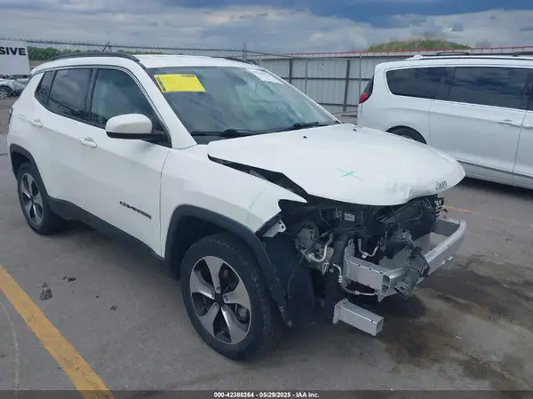 3C4NJDBB4JT232968 2018 JEEP COMPASS - Image 1