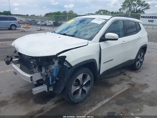 3C4NJDBB4JT232968 2018 JEEP COMPASS - Image 2