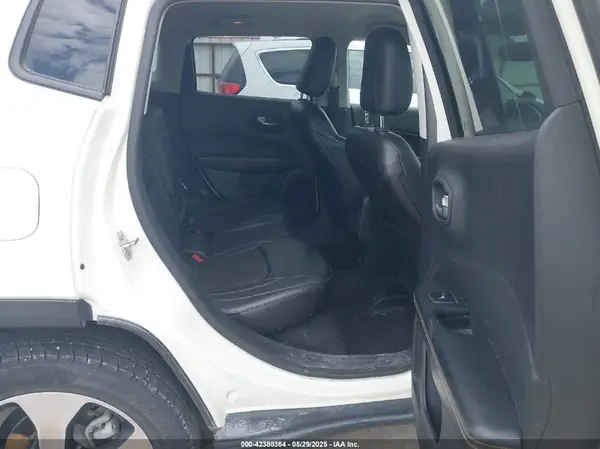 3C4NJDBB4JT232968 2018 JEEP COMPASS - Image 8