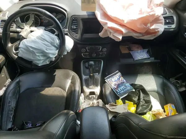 3C4NJDBB4JT238334 2018 JEEP COMPASS - Image 8