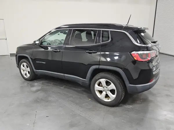 3C4NJDBB4JT239323 2018 JEEP COMPASS - Image 2