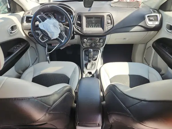3C4NJDBB4JT245820 2018 JEEP COMPASS - Image 8