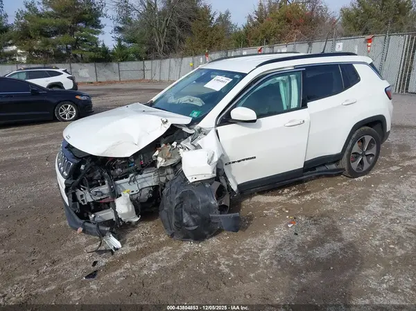 3C4NJDBB4JT250015 2018 JEEP COMPASS - Image 2