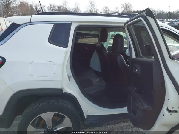 3C4NJDBB4JT250015 2018 JEEP COMPASS - Image 8