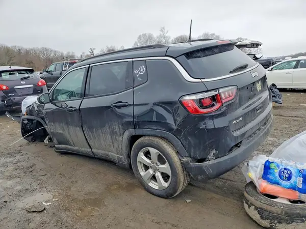 3C4NJDBB4JT252914 2018 JEEP COMPASS - Image 2