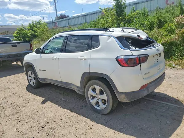 3C4NJDBB4JT261483 2018 JEEP COMPASS - Image 2