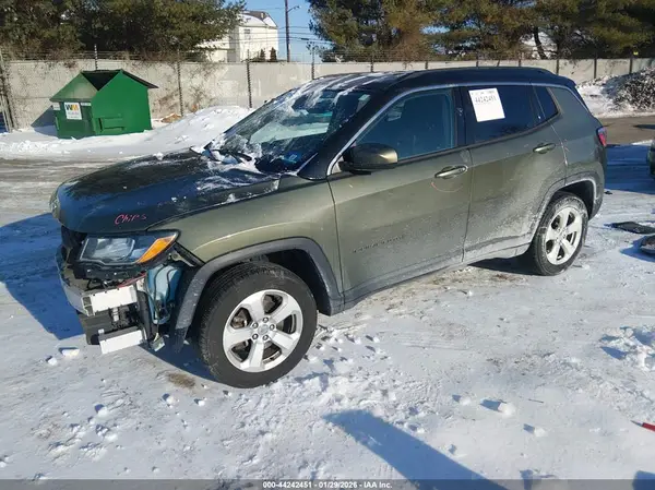 3C4NJDBB4JT262228 2018 JEEP COMPASS - Image 2