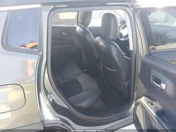 3C4NJDBB4JT262228 2018 JEEP COMPASS - Image 8