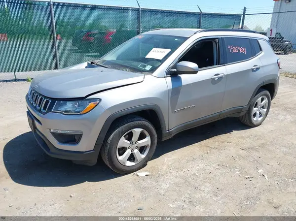 3C4NJDBB4JT270961 2018 JEEP COMPASS - Image 2