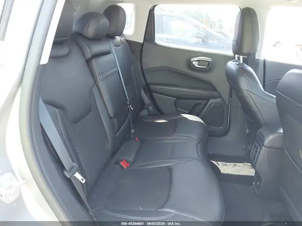 3C4NJDBB4JT270961 2018 JEEP COMPASS - Image 8