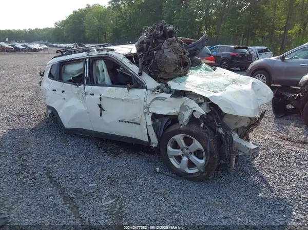 3C4NJDBB4JT270975 2018 JEEP COMPASS - Image 1