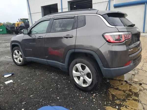 3C4NJDBB4JT284505 2018 JEEP COMPASS - Image 2