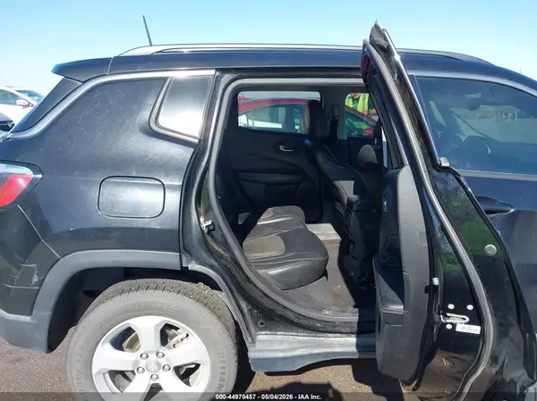 3C4NJDBB4JT299392 2018 JEEP COMPASS - Image 8