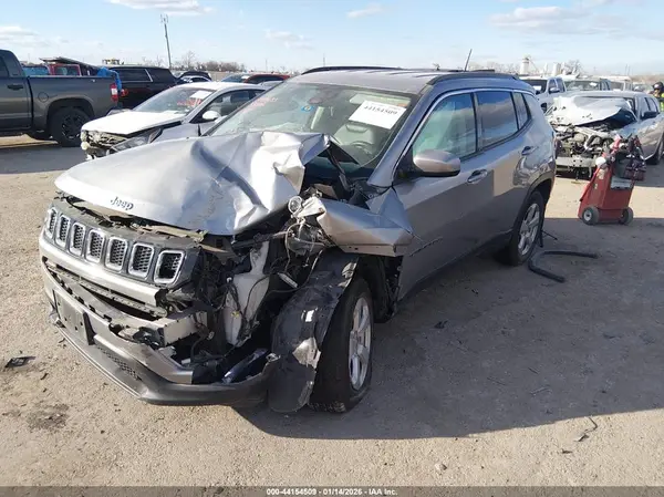 3C4NJDBB4JT333105 2018 JEEP COMPASS - Image 2