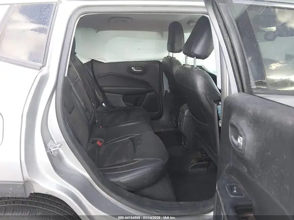 3C4NJDBB4JT333105 2018 JEEP COMPASS - Image 8