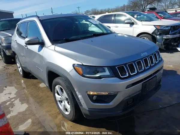 3C4NJDBB4JT333119 2018 JEEP COMPASS - Image 1