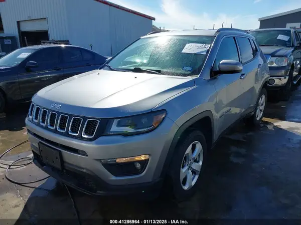 3C4NJDBB4JT333119 2018 JEEP COMPASS - Image 2