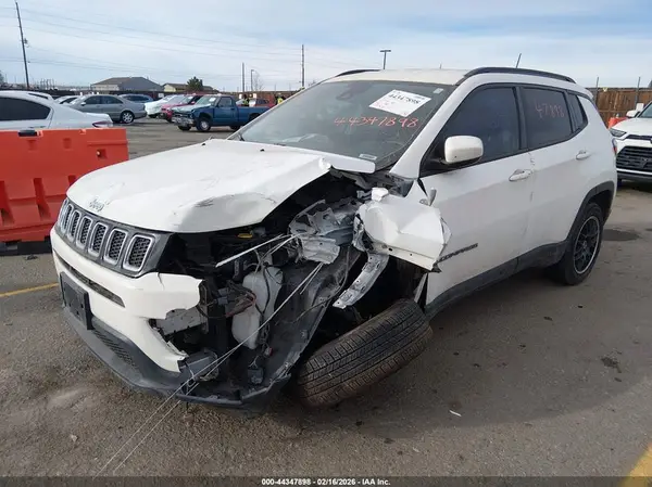 3C4NJDBB4JT333430 2018 JEEP COMPASS - Image 2