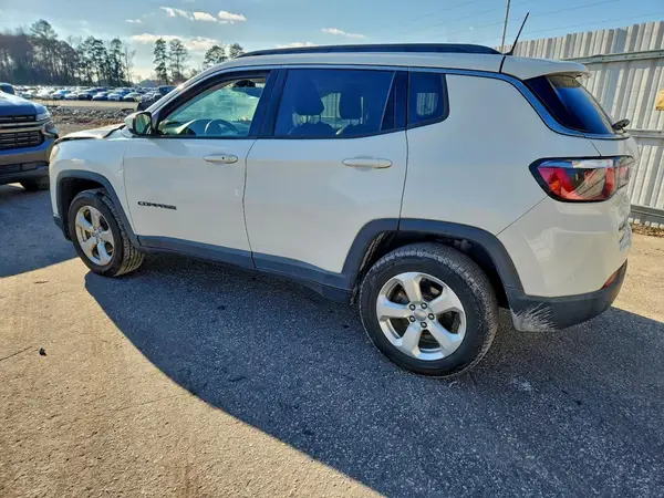 3C4NJDBB4JT333721 2018 JEEP COMPASS - Image 2