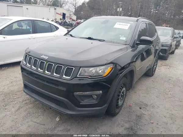 3C4NJDBB4JT334450 2018 JEEP COMPASS - Image 2