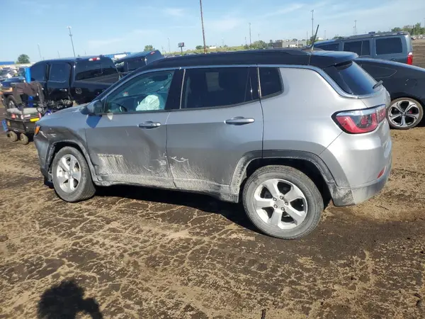 3C4NJDBB4JT349675 2018 JEEP COMPASS - Image 2