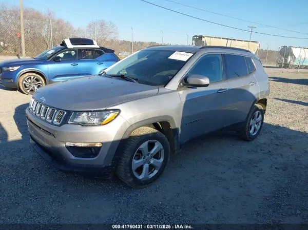 3C4NJDBB4JT350082 2018 JEEP COMPASS - Image 2