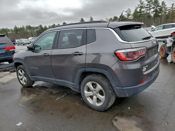 3C4NJDBB4JT359820 2018 JEEP COMPASS - Image 2