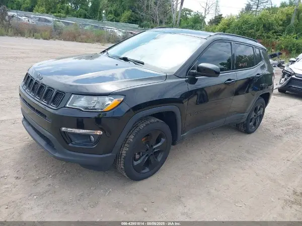 3C4NJDBB4JT394857 2018 JEEP COMPASS - Image 2