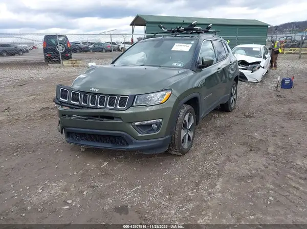 3C4NJDBB4JT397967 2018 JEEP COMPASS - Image 2