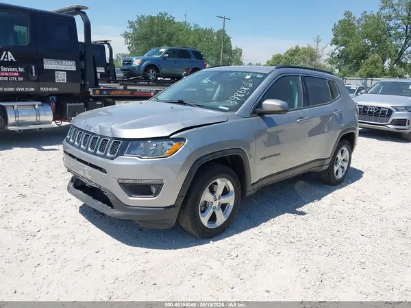 3C4NJDBB4JT398682 2018 JEEP COMPASS - Image 2