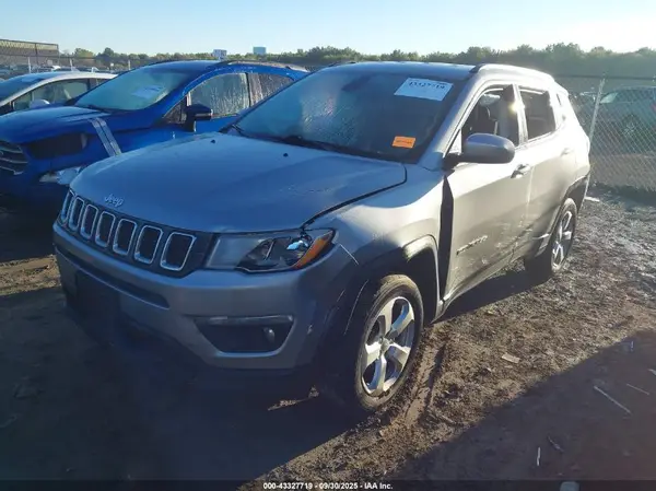 3C4NJDBB4JT400754 2018 JEEP COMPASS - Image 2