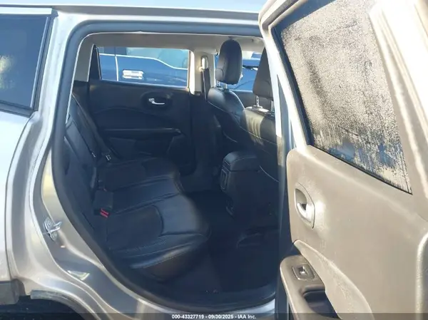 3C4NJDBB4JT400754 2018 JEEP COMPASS - Image 8
