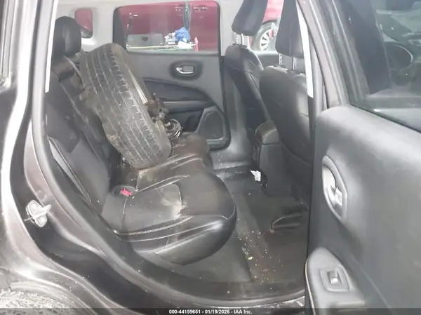 3C4NJDBB4JT402164 2018 JEEP COMPASS - Image 8