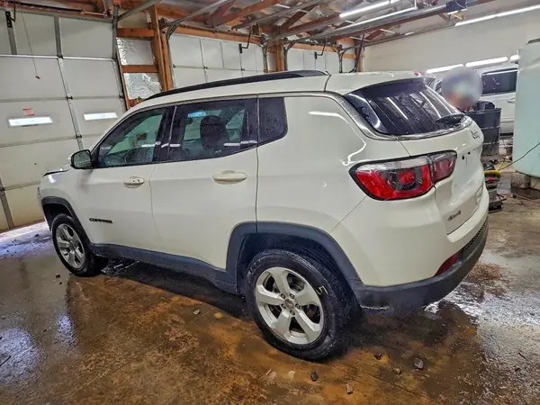 3C4NJDBB4JT402178 2018 JEEP COMPASS - Image 2