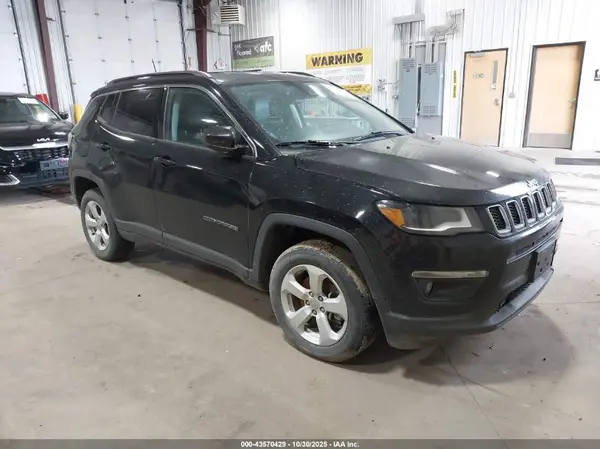 3C4NJDBB4JT431678 2018 JEEP COMPASS - Image 1