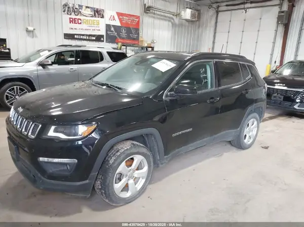 3C4NJDBB4JT431678 2018 JEEP COMPASS - Image 2