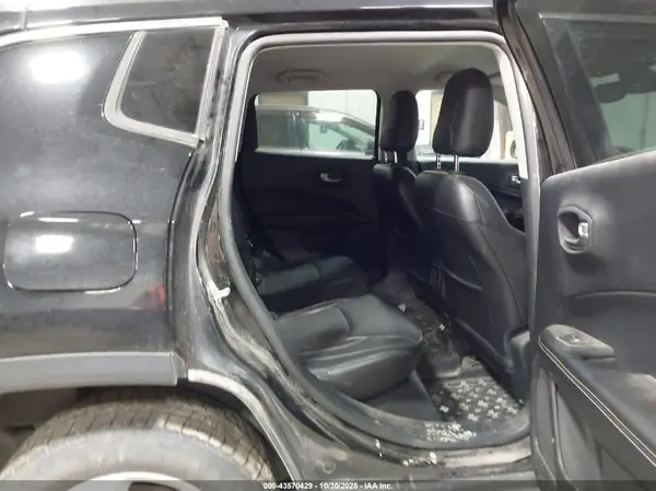 3C4NJDBB4JT431678 2018 JEEP COMPASS - Image 8