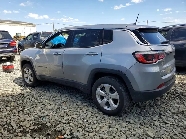 3C4NJDBB4JT434211 2018 JEEP COMPASS - Image 2
