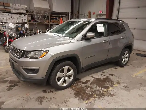 3C4NJDBB4JT434631 2018 JEEP COMPASS - Image 2
