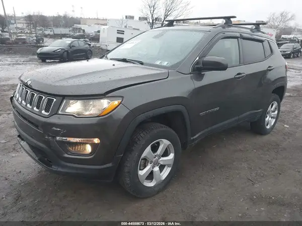 3C4NJDBB4JT455530 2018 JEEP COMPASS - Image 2