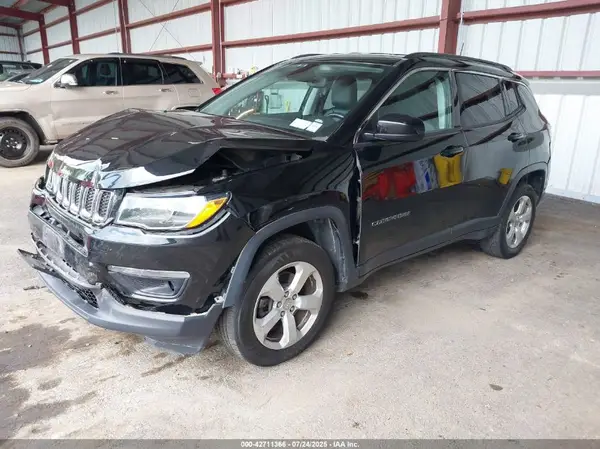 3C4NJDBB4JT457018 2018 JEEP COMPASS - Image 2