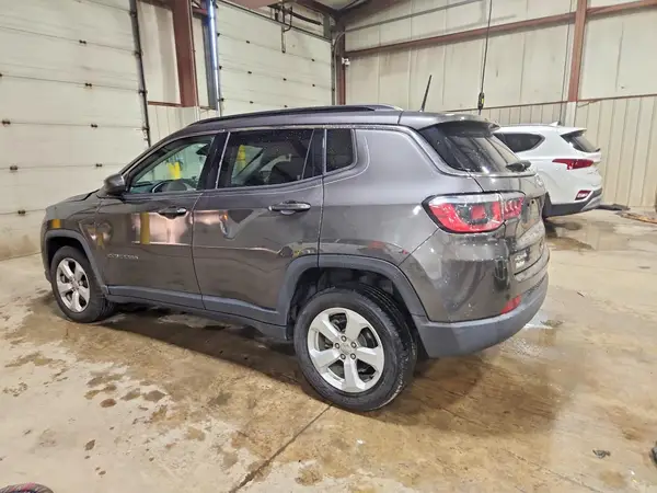 3C4NJDBB4JT457360 2018 JEEP COMPASS - Image 2