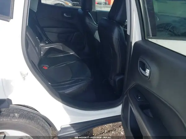 3C4NJDBB4JT479004 2018 JEEP COMPASS - Image 8