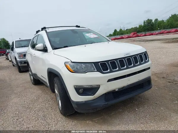 3C4NJDBB4JT479990 2018 JEEP COMPASS - Image 1