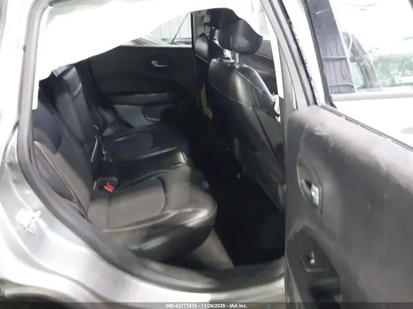 3C4NJDBB4JT484221 2018 JEEP COMPASS - Image 8
