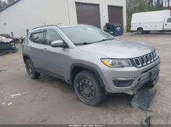 3C4NJDBB4KT678460 2019 JEEP COMPASS
