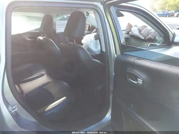 3C4NJDBB4KT704409 2019 JEEP COMPASS - Image 8